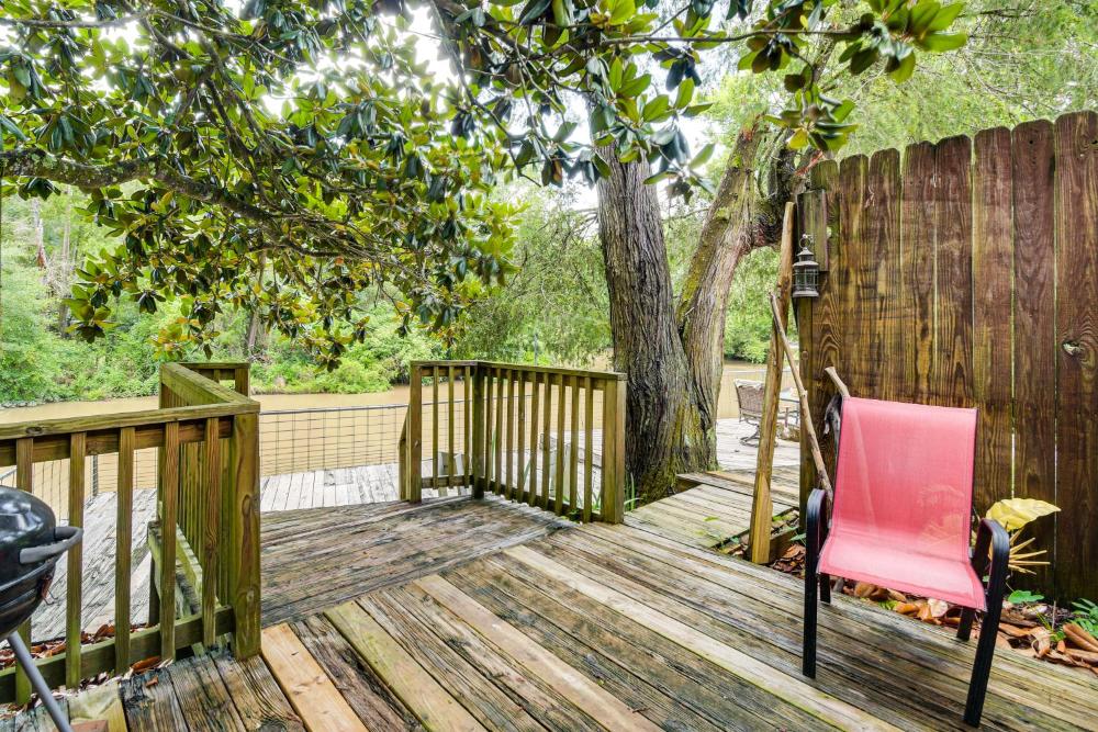 Riverfront Anglers Cabin in Fairhope with Deck!